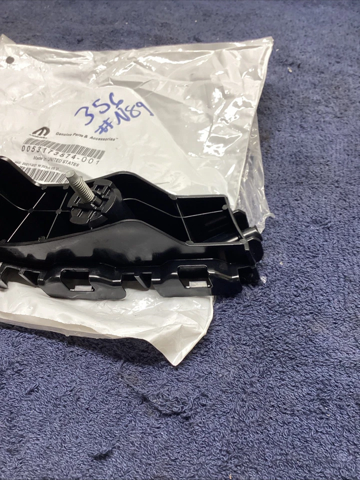 Novo 2011 - 2017 Jeep Compass genuíno suporte de para-choque Mopar OE 05182597AC - Imagem 2 de 4