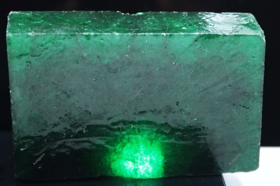 Pedra preciosa solta enorme áspera natural esmeralda verde colombiana certificada 1197,00 CT - Imagem 4 de 4