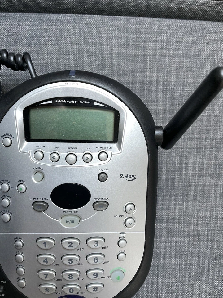 AT&T 2.4GHz Corded/ Cordless Telephone Answering With Caller ID And Waiting - Image 4 of 4