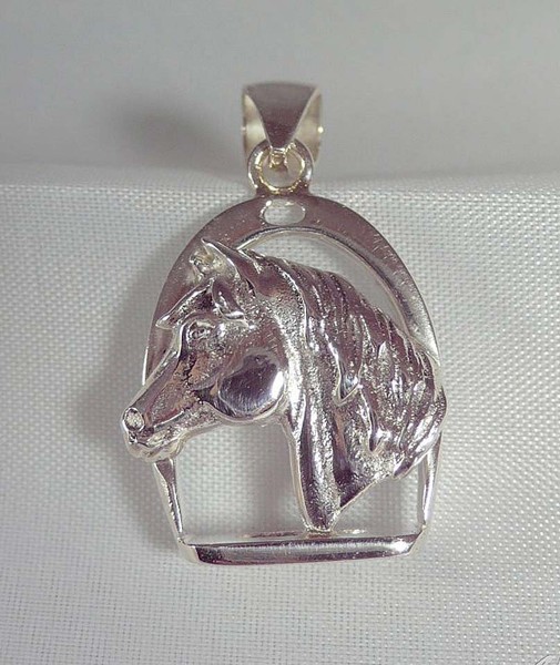 AnhäNger Mit Pferdekopf Und SteigbüGel, Handgefertigt Aus Sterlingsilber Luce-image