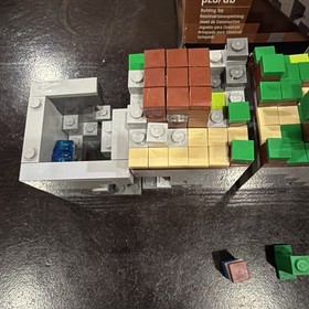 2012 LEGO 21102 Minecraft Micro World w/ Steve & Creeper Incomplete 