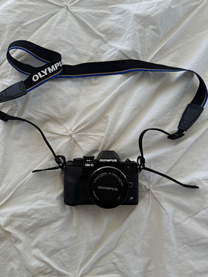 Olympus OM-D E-M10 Mark IV 20,3 MP schwarz mit 14-42mm Objektiv