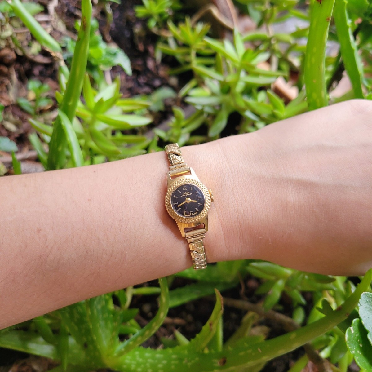 Vintage Swiss 10 Micron Gold Oris 15 Jewels Dainty Ornate Stretch Watch Vintage Swiss 10 Micron Gold Oris Stretch Watch - Etsy UK main image 4