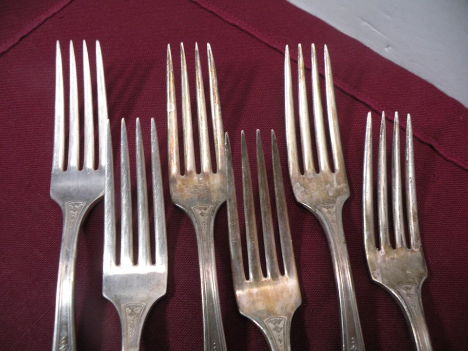Set of 6 Oneida Community Tudor Plate 1929 ENCHANTMENT BOUNTY Dinner Forks 7 1/2 - Image 2 of 4