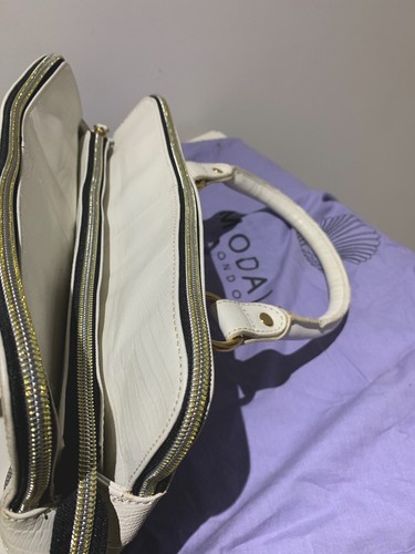Lovely WHITE LEATHER MODALU DESIGNER Tote Bag , Handbag With Dustbag With Defect - Picture 15 of 16