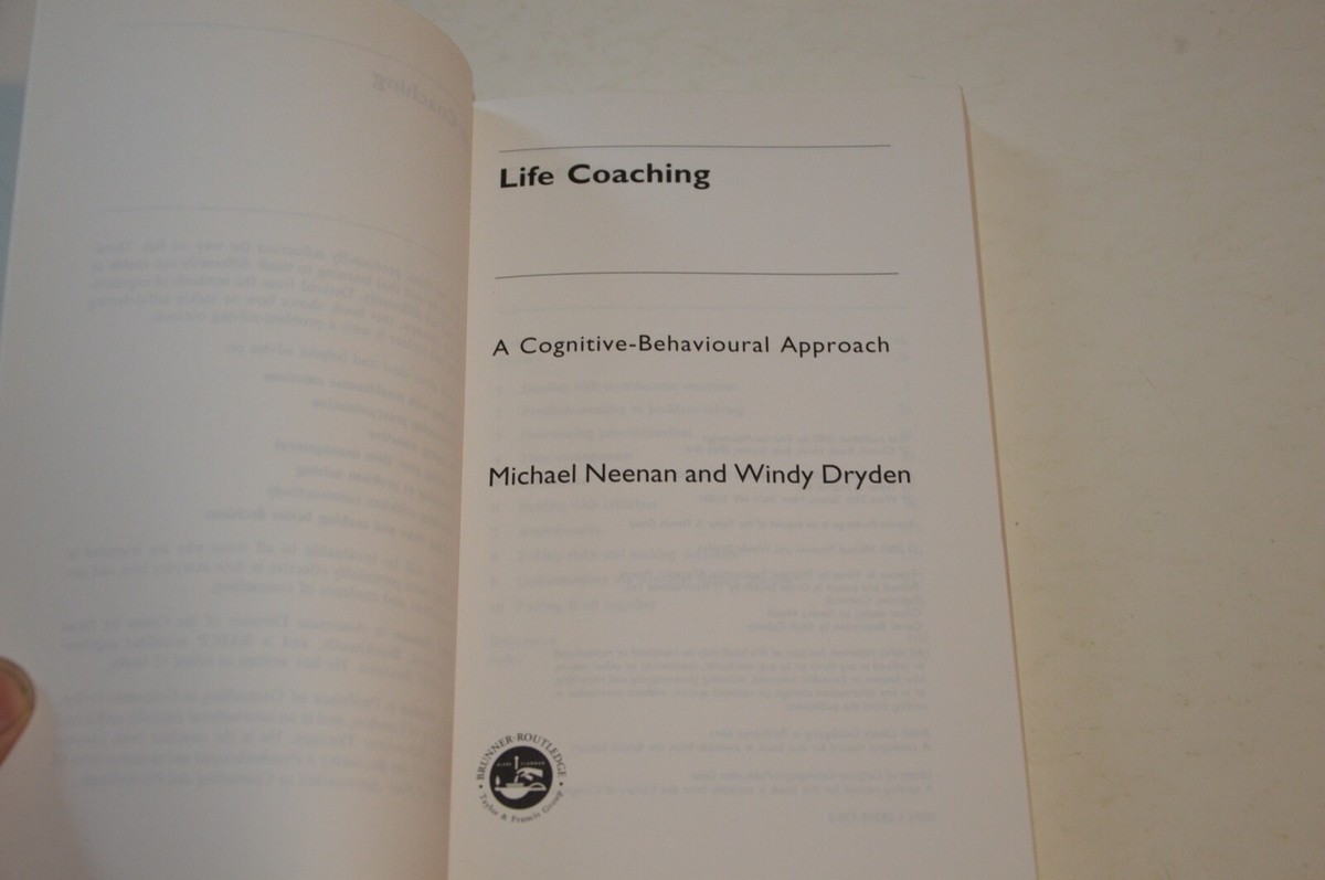 中古】 Cognitive Behavioural Coaching in Practice: An