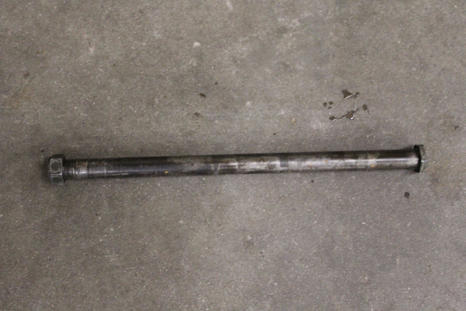 2005 YAMAHA RAPTOR 660 SWING ARM PIVOT BOLT W/ NUT 2 YFM660 01 02 03