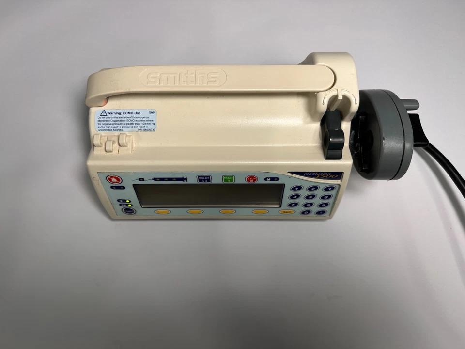 Smiths Medfusion 3500 Infusion Pump v5.0.0 w/ Pole Clamp and PharmaGaurd - Image 2 of 4