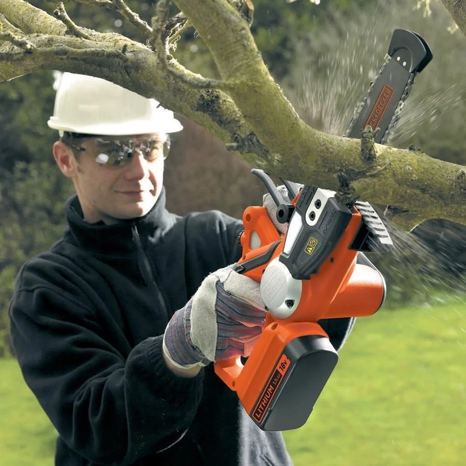 BLACK & DECKER 18V Cordless 20cm Chainsaw with 2.0Ah Lithium Batt - GKC1820L20 - Image 2 of 3