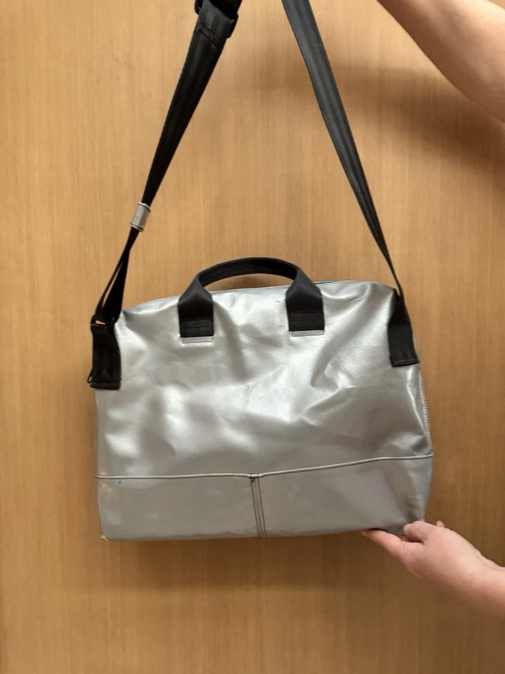 FREITAG 邮差包 单肩包 蓝色 灰色/银色 W 51 厘米 x H 41 厘米 — 第 2/4 张图片