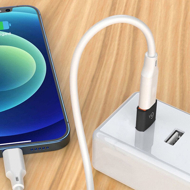 Convertisseur Audio De Type C Vers Jack Avec Fond Blanc Image Stock