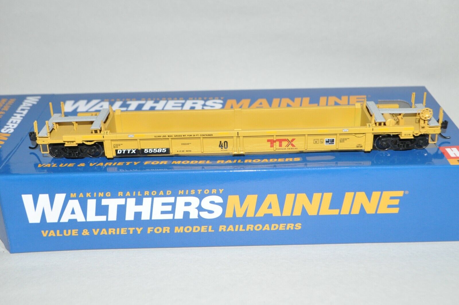 44995 HO Scale Cars Trailer with Goods