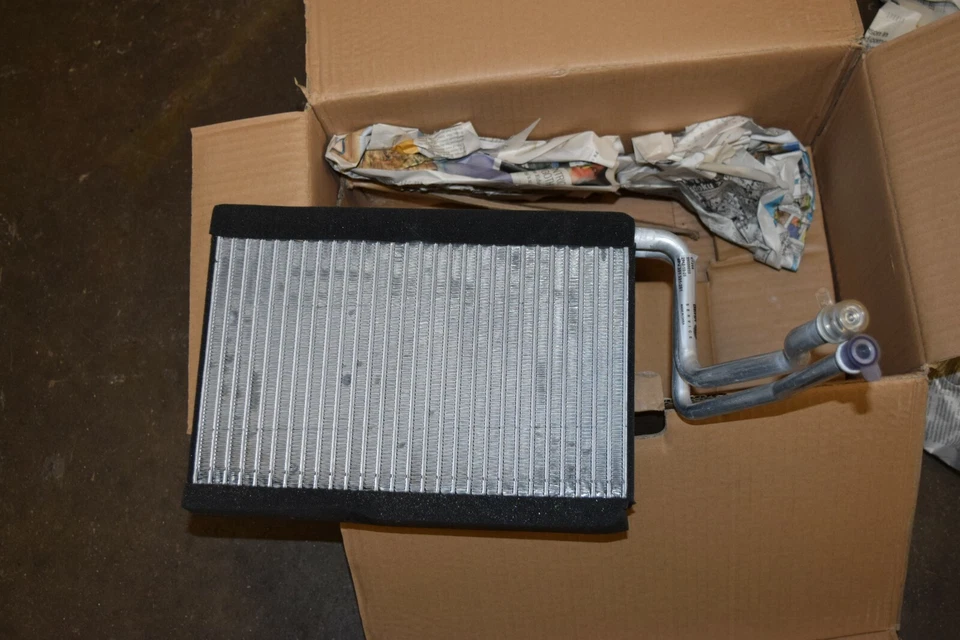 BEHR Hella E7266 8FV351331261 Evaporator BMW 1 3 X1 X3 Foto 4 de 4