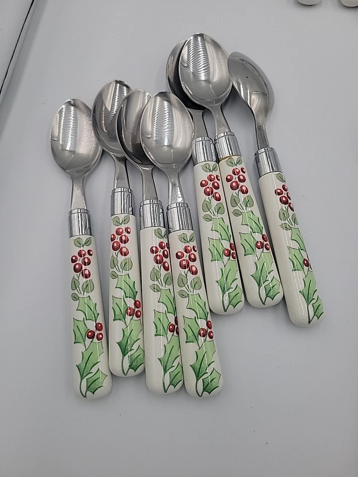 Gibson Juego de cubiertos con mango de plástico de acero inoxidable 40 piezas/8 acebo de Navidad Foto 3 de 4