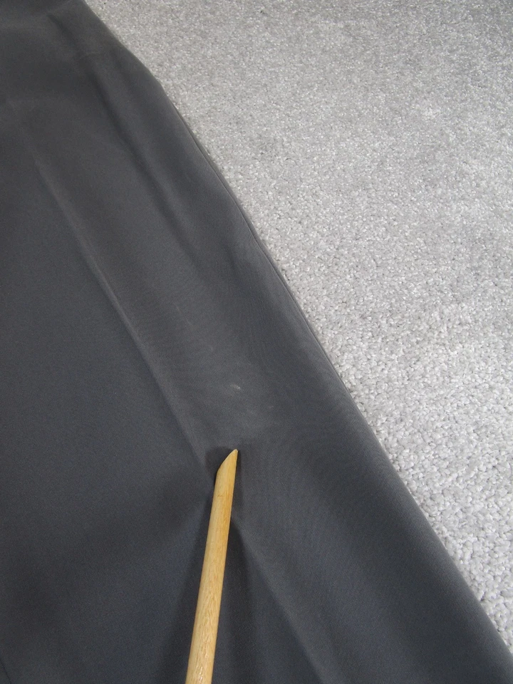 Calça social feminina Armani Collezioni 8 cinza zíper lateral perna reta *Leia - Imagem 2 de 4