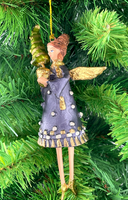 Christbaumschmuck Engel In Einem Dunkelblau Verzierten Kleid Mit BäUmchen 16Cm
