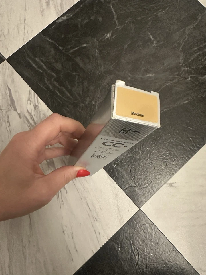 Neu mit Karton IT Cosmetics CC+ farbkorrigierende vollflächige Creme LSF 50+ Medium 1,08 Unzen - Bild 4 von 4