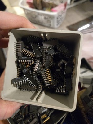 EECO 8-Pin Dual In-Line DIP IC Sockets Gold Contacts Plastic Body Dual Row Bulk 