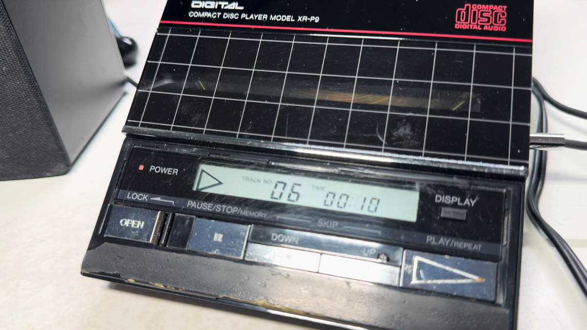 【toshi 】 Vintage Toshiba Digital Compact XR-P9 Portable Disc Player 1980s