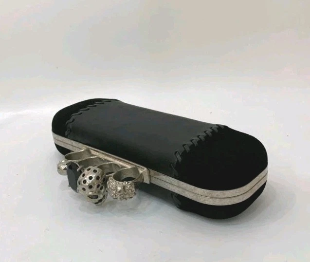 ☠️🖤 Alexander McQueen 🖤☠️ Skull 4 Knuckles Rings Leather Suede Clutch 98 - Image 3 of 4