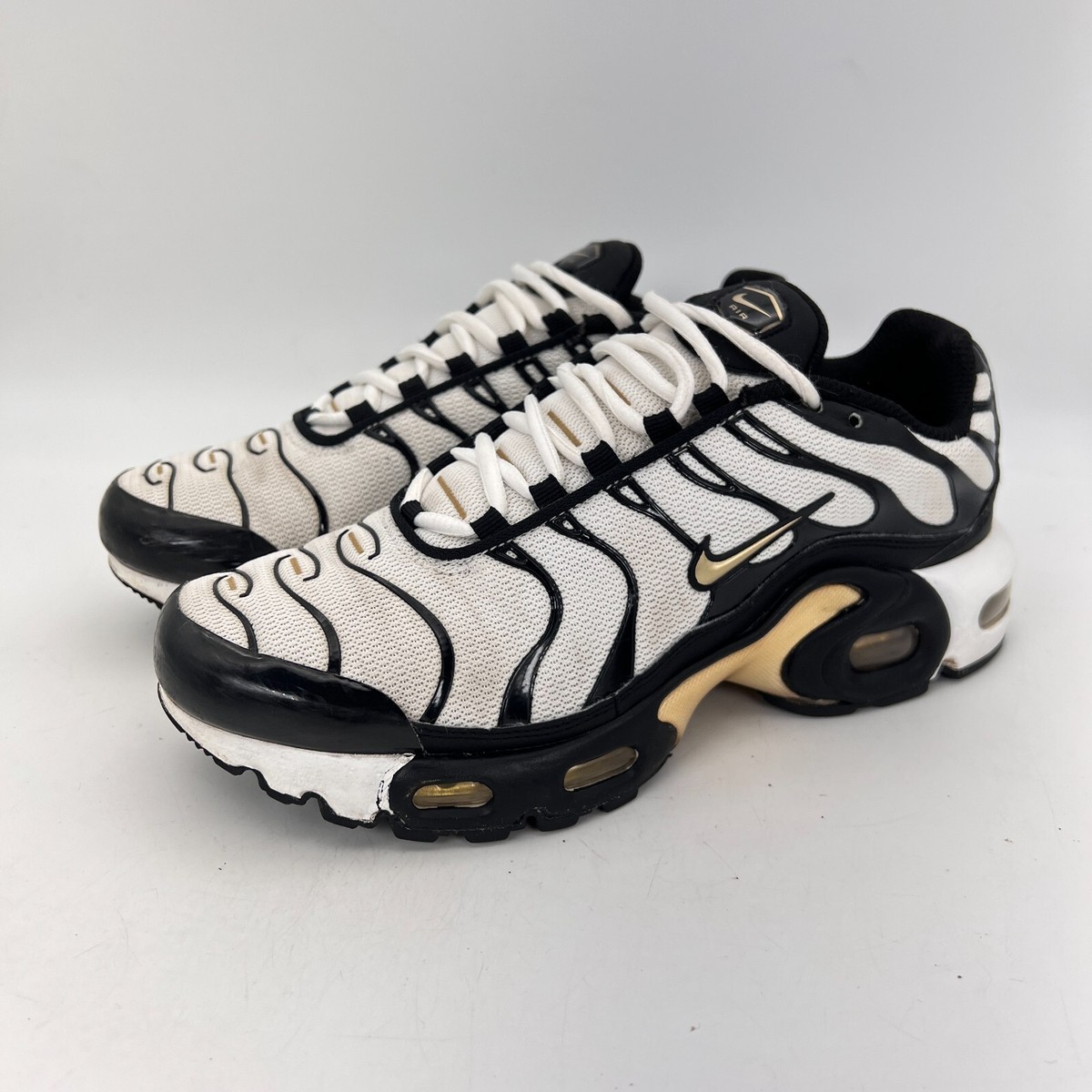 nike air max plus black metallic gold white