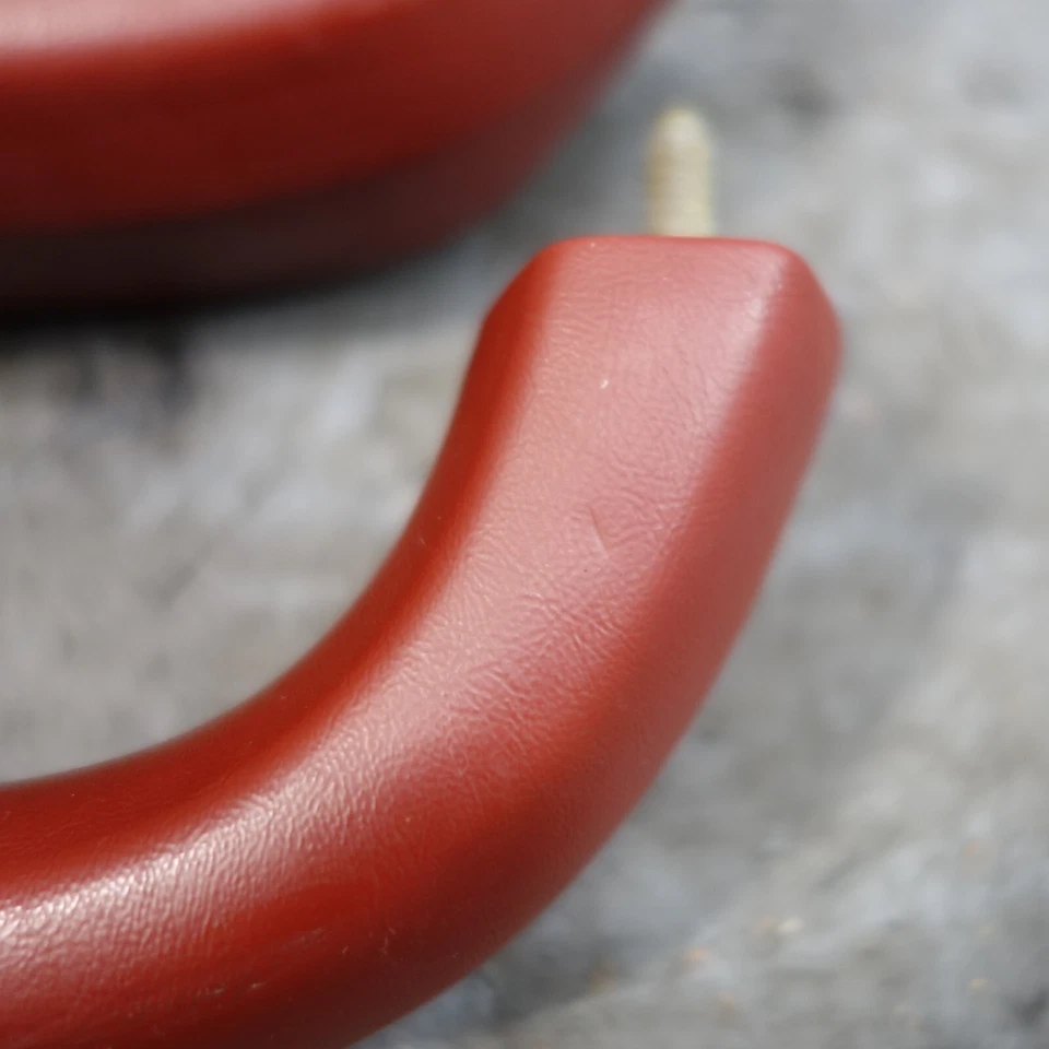83-84 BMW E28 5-Series Rear Door Armrest Grab Handle Pair Cherry Red Leather OEM - Imagem 3 de 4