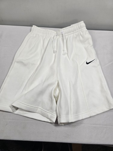 Nike Sportswear Essential High Rise Fleece Shorts Women’s Size XS DM6123-100