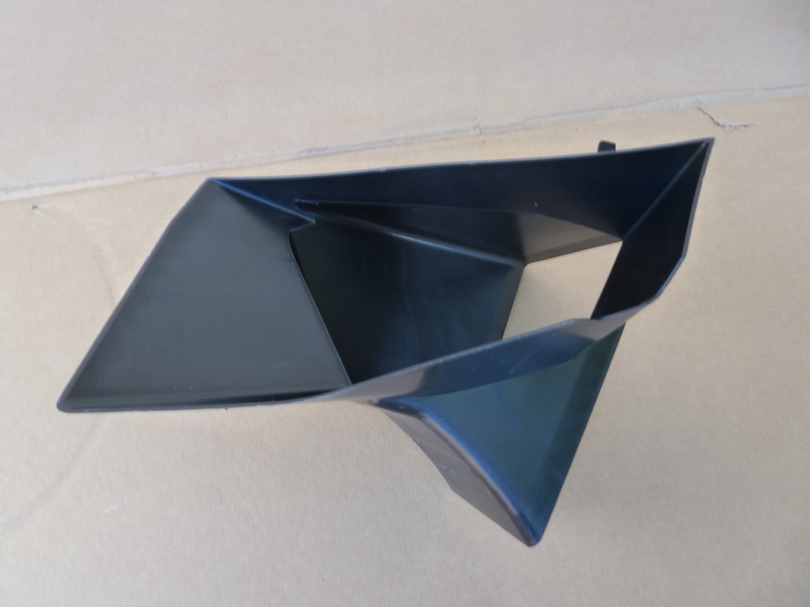Lamborghini Huracan Right Rear Radiator Rocker Air Cooling Duct Baffle Guide 