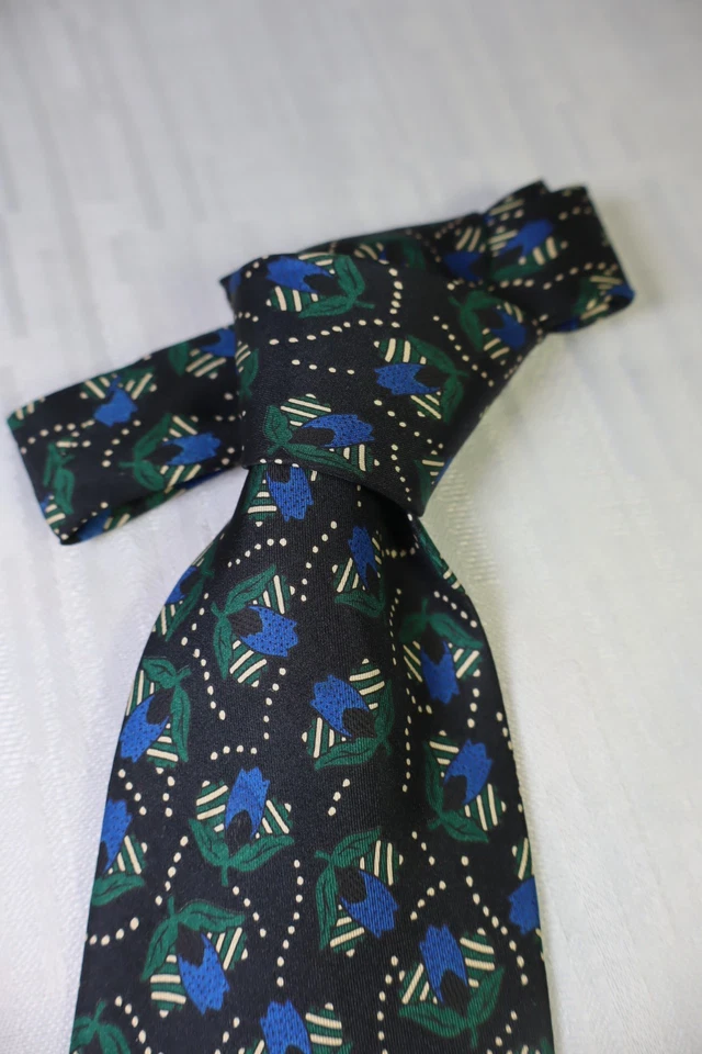 Gravata Trussardi Action 100% seda feita na Itália vintage - Imagem 3 de 4