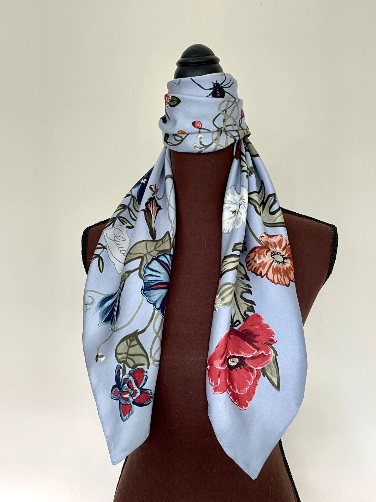 Nouvelle écharpe unisexe Gucci logo Kris Knight imprimé floral multicolore bleu soie enveloppe