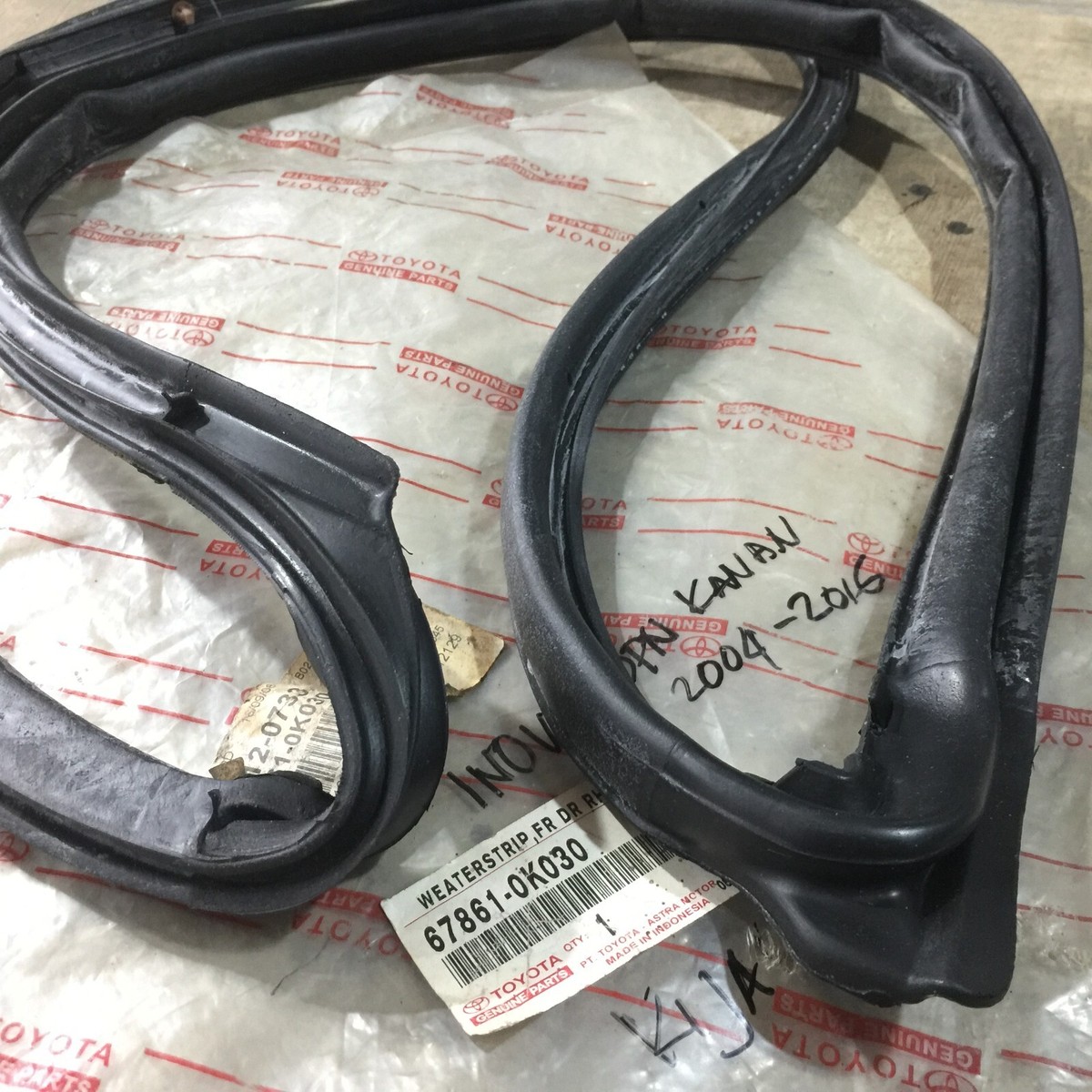 Weatherstrip Front Door RH 67861-0K030 Toyota Unser KUN40