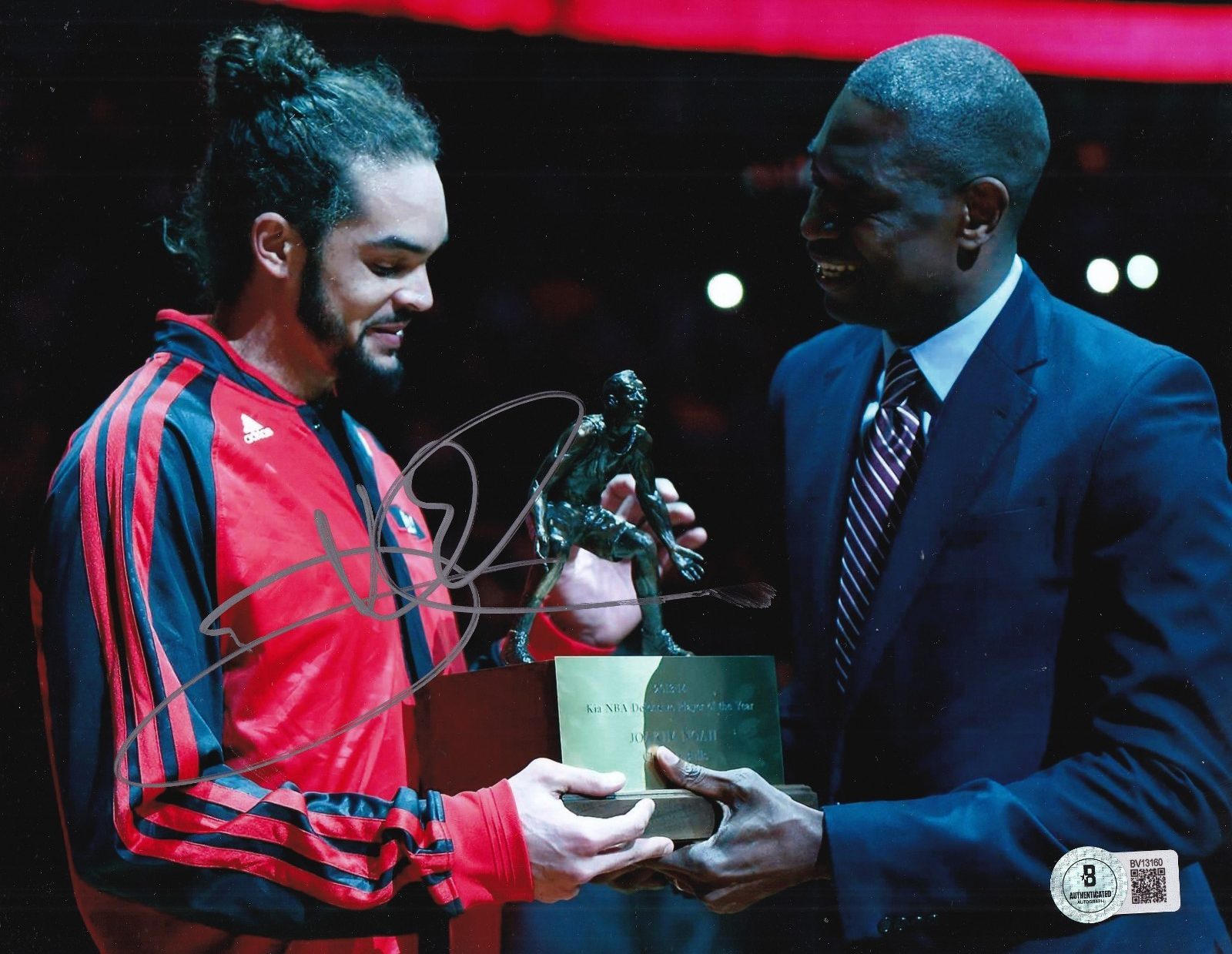 Joakim Noah Autographed Signed Chicago Bulls () basketball 8X10 photo BECKETT BAS BV13160 