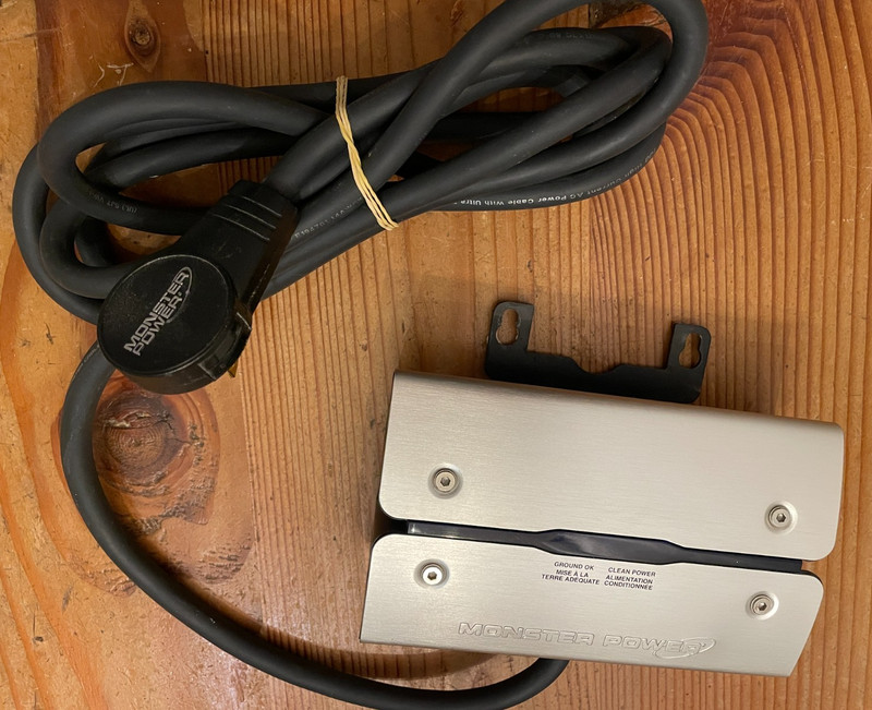 Monster Power Surge Protection for Flatscreen TV ~ Model #HTFS 450