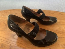 Sofft Womens Black Leather Floral Closed Toe Slip On Mary Jane Heels Size 8M