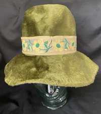 Olive Felt Gwenn Pennington Cloche Hat W Daisy Floral Band Sz Small made Italy