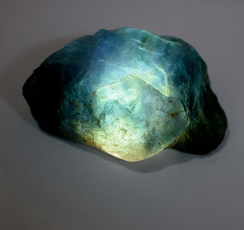 Brazilian Green Fluorite Natural 215 Carat Untreated Gemstone Rough New Product - Picture 6 of 10