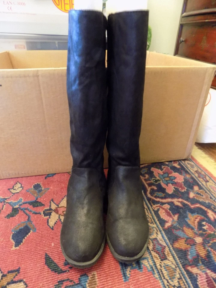 Bamboo Monterey Biker 人造麂皮绒珠光黑色拉链扣及膝靴 尺寸 6.5 — 第 4/4 张图片