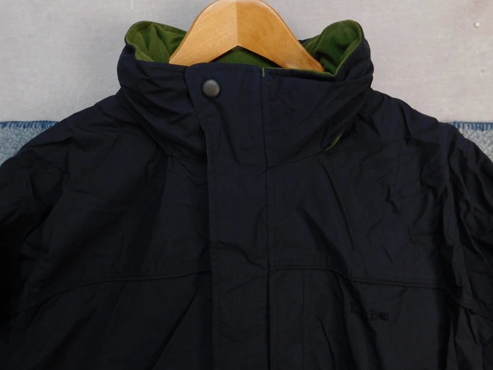 Abrigo parka con capucha L.L Bean Storm Chaser 265276 XL negro oliva aislado Foto 2 de 4