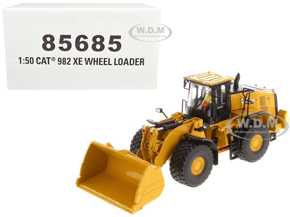 CAT CATERPILLAR 982 XE WHEEL LOADER WITH OPERATOR 1/50 BY DIECAST