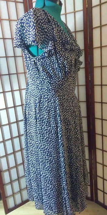 VESTIDO ADRIANNA PAPELL AZUL COM BOLINHAS BRANCAS GOLA FRANZIDA TAMANHO FEMININO 14W - Imagem 3 de 4