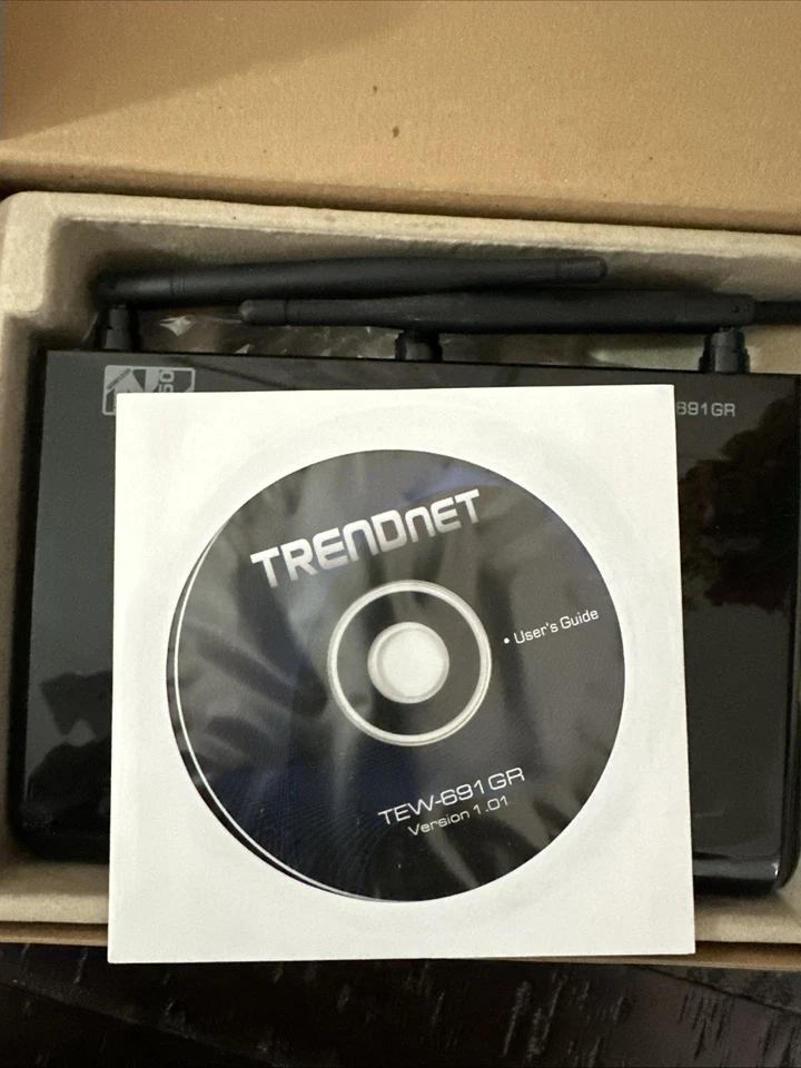 450mbps Wireless N Gigabit Router bundle Missing Power Adapter&Ethernet cable - Image 3 of 4