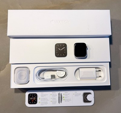 Apple Watch Series 5 44mm Stainless Steel Edelstahl mit 5 Armbändern OVP