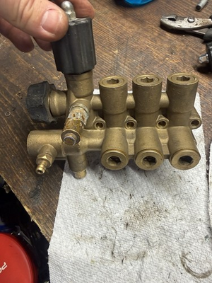 #ad AAA 3800 psi Pressure Washer Pump Head Assembly $60.00