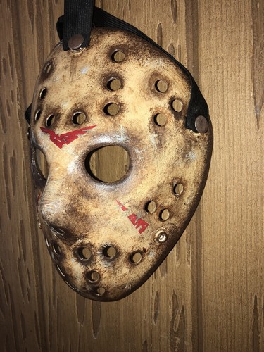 Máscara pintada a mano personalizada inspirada en Jason Voorhees 2009 remake - Imagen 7 de 11