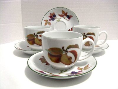 VTG Royal Worcester Evesham Vale Berries Green Trim 3 Cup & Saucer Sets + Saucer
