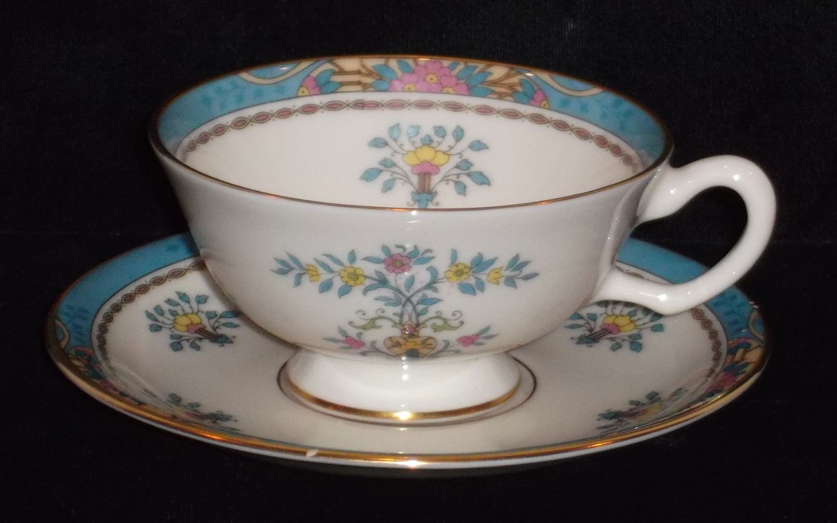 RARE! VINTAGE DISCONTINUED LENOX BLUE TREE PATTERN FOOTED CUP