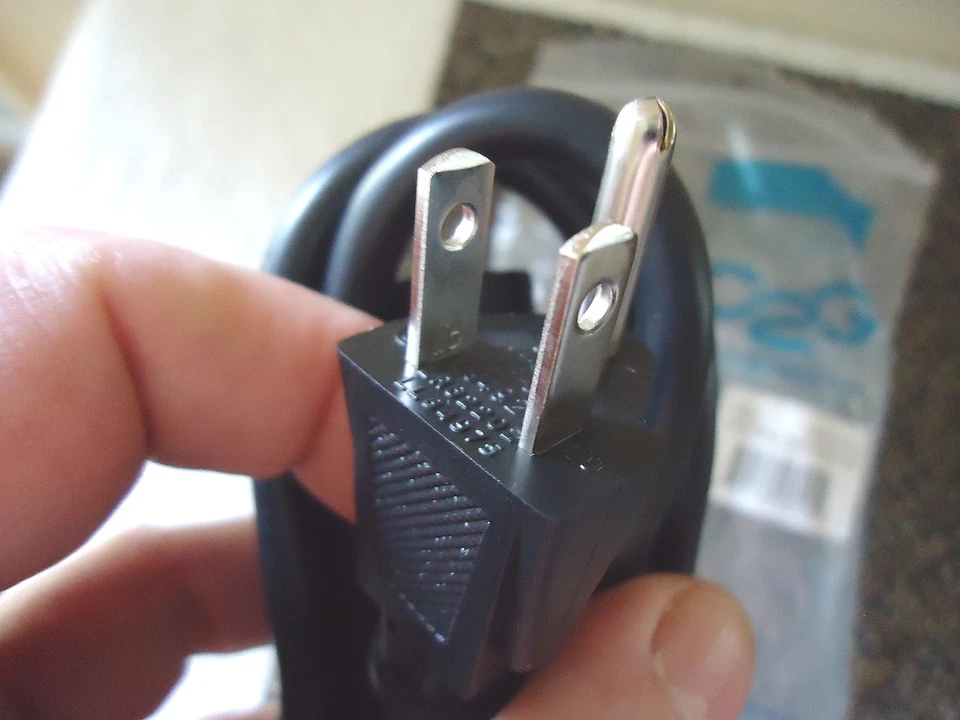 C 2 G # 25545 " NIP " 6ft.Universal 16 AWG Power Cord " GREAT ITEM " - Image 2 of 4