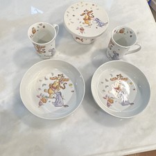 Zrike Brands Disney Winnie the Pooh Dinnerware Set 2 Bowls 2 Mugs 1 Cake Stand