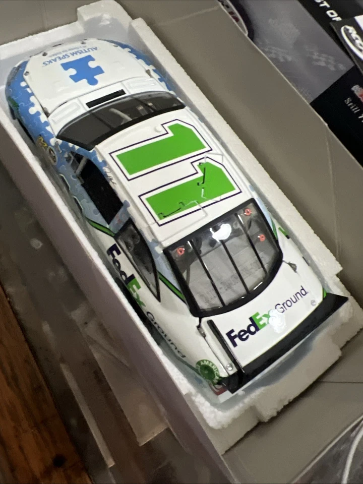 NASCAR Action Car Denny Hamlin Autism Speaks FedEx Office 1:24/601 208 Foto 3 de 4