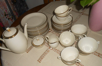 39 tgl. Seltmann Weiden Kaffeegeschirr Isolde 12 pers., ,mit Goldrand   Retro